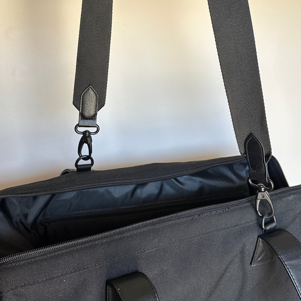 Beis Weekender Bag Barely Used - Picture 4 of 6